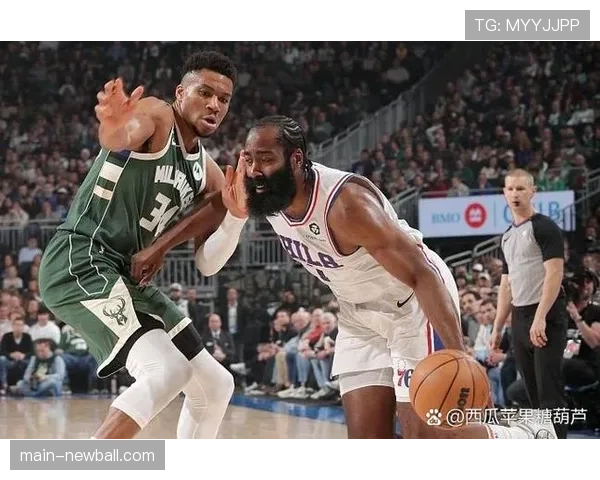 半场战报：雄鹿对阵尼克斯，两队进攻效率均超过120，对攻大战